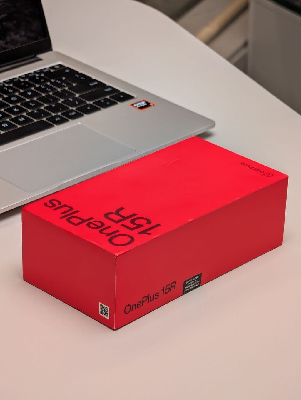 OnePlus 15R, Новый, 256 ГБ, цвет - Черный, 2 SIM 3 из 3