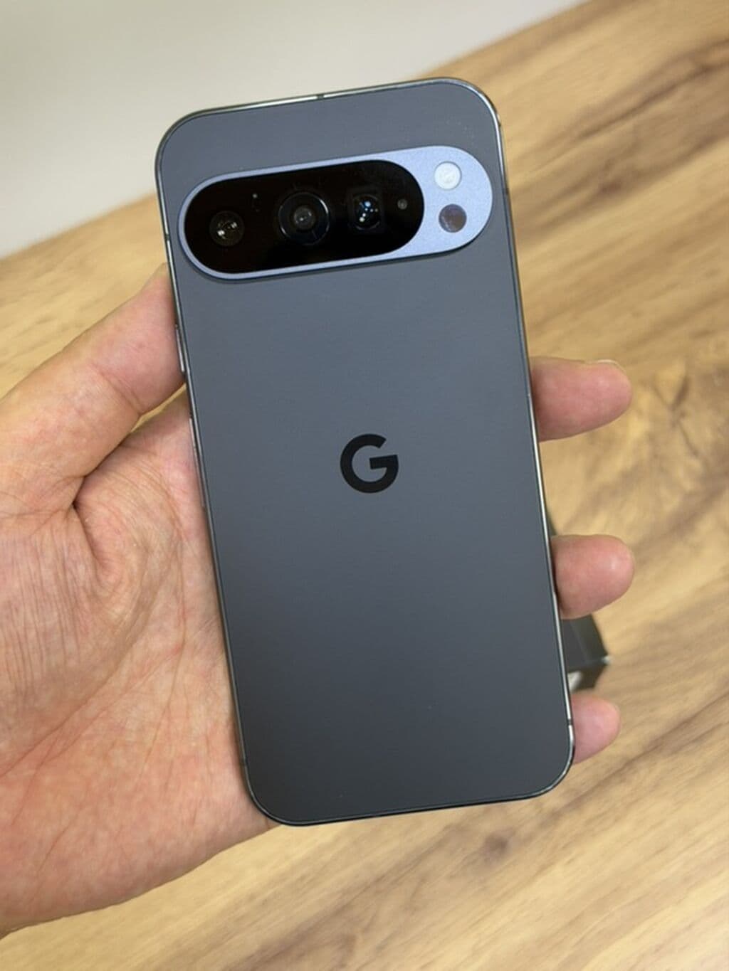 Google Pixel 9 Pro, Б/у, 256 ГБ, цвет - Серый, 2 SIM 2 из 7