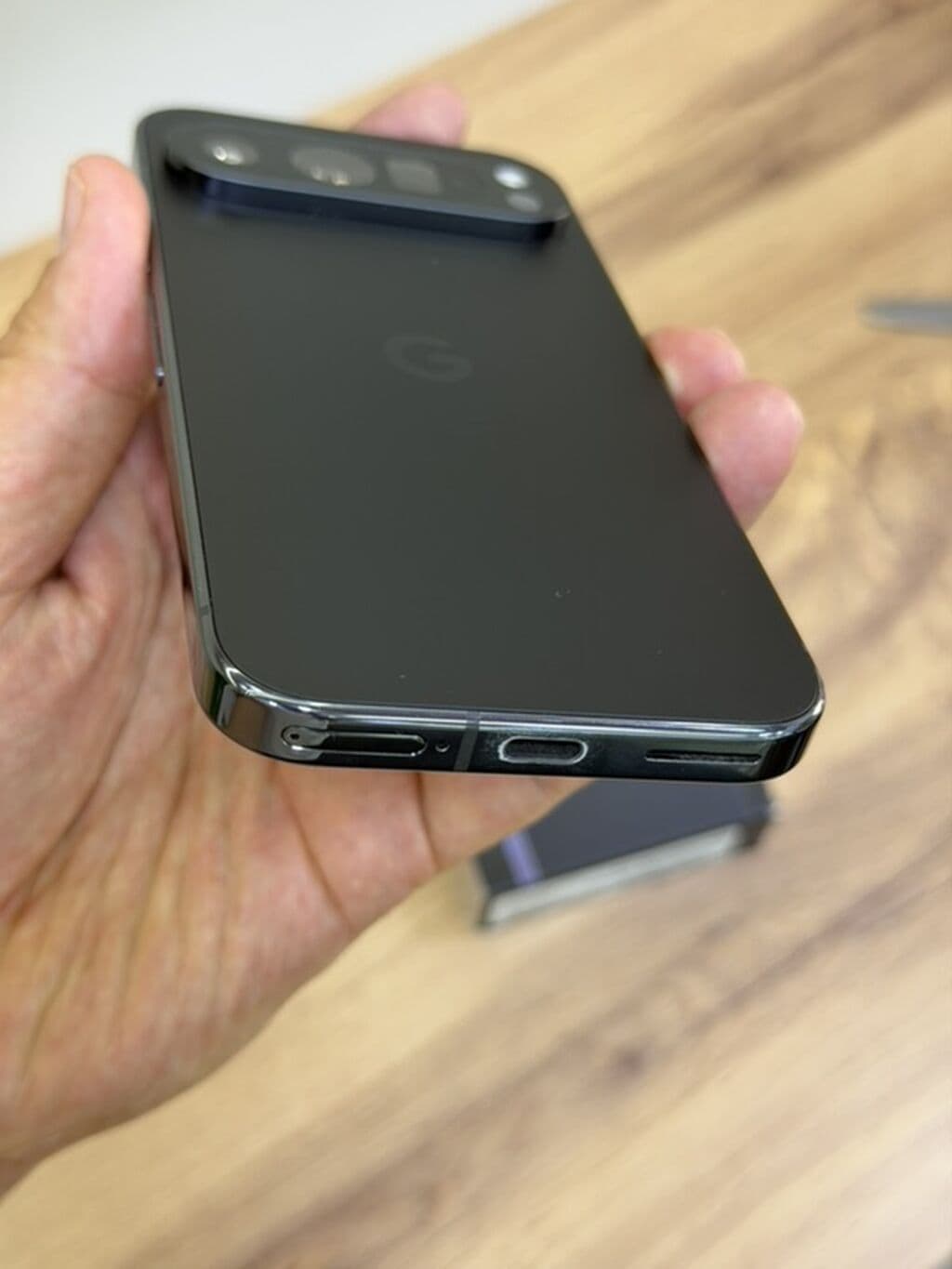Google Pixel 9 Pro, Б/у, 256 ГБ, цвет - Серый, 2 SIM 4 из 7