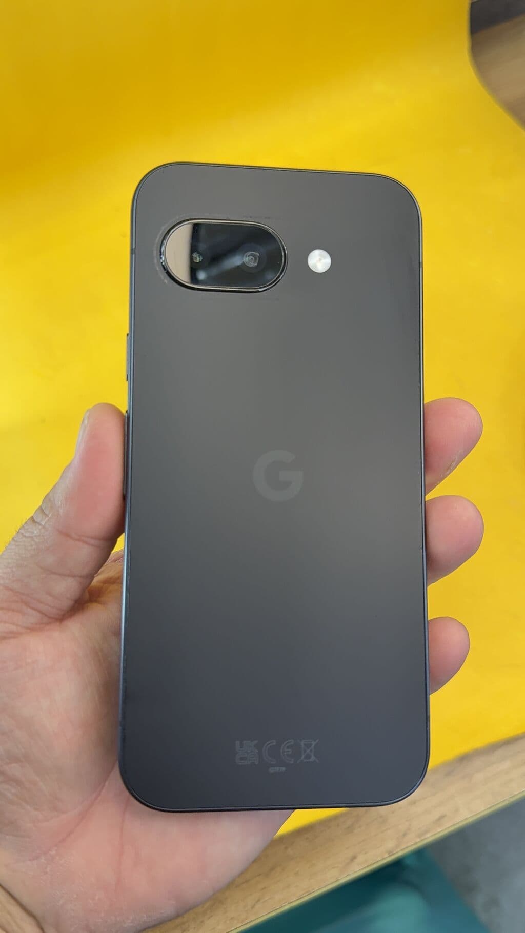 Google Pixel 9a, Б/у, 128 ГБ, 1 SIM, eSIM 2 из 12
