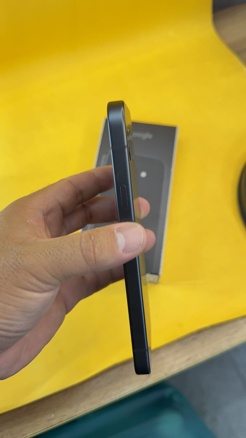 Google Pixel 9a, Б/у, 128 ГБ, 1 SIM, eSIM 3 из 12