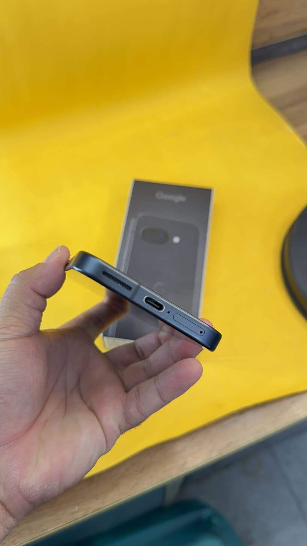 Google Pixel 9a, Б/у, 128 ГБ, 1 SIM, eSIM 5 из 12