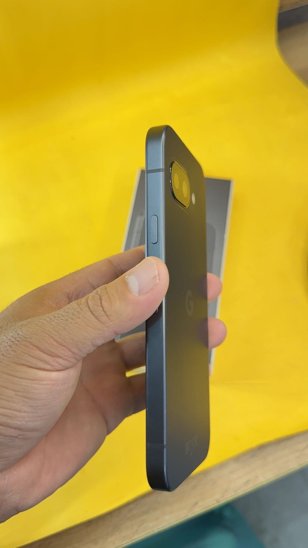 Google Pixel 9a, Б/у, 128 ГБ, 1 SIM, eSIM 8 из 12