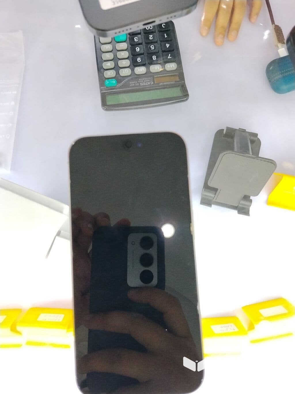 IPhone 15 Pro, 256 ГБ, цвет Natural Titanium. На стикере указано 2 из 2