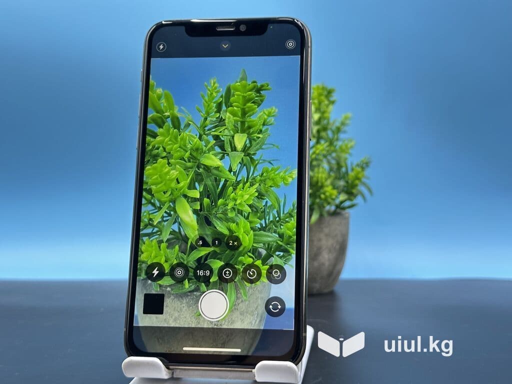 IPhone 11 Pro, Б/у, 256 ГБ, Золотой, 68 % 4 из 13