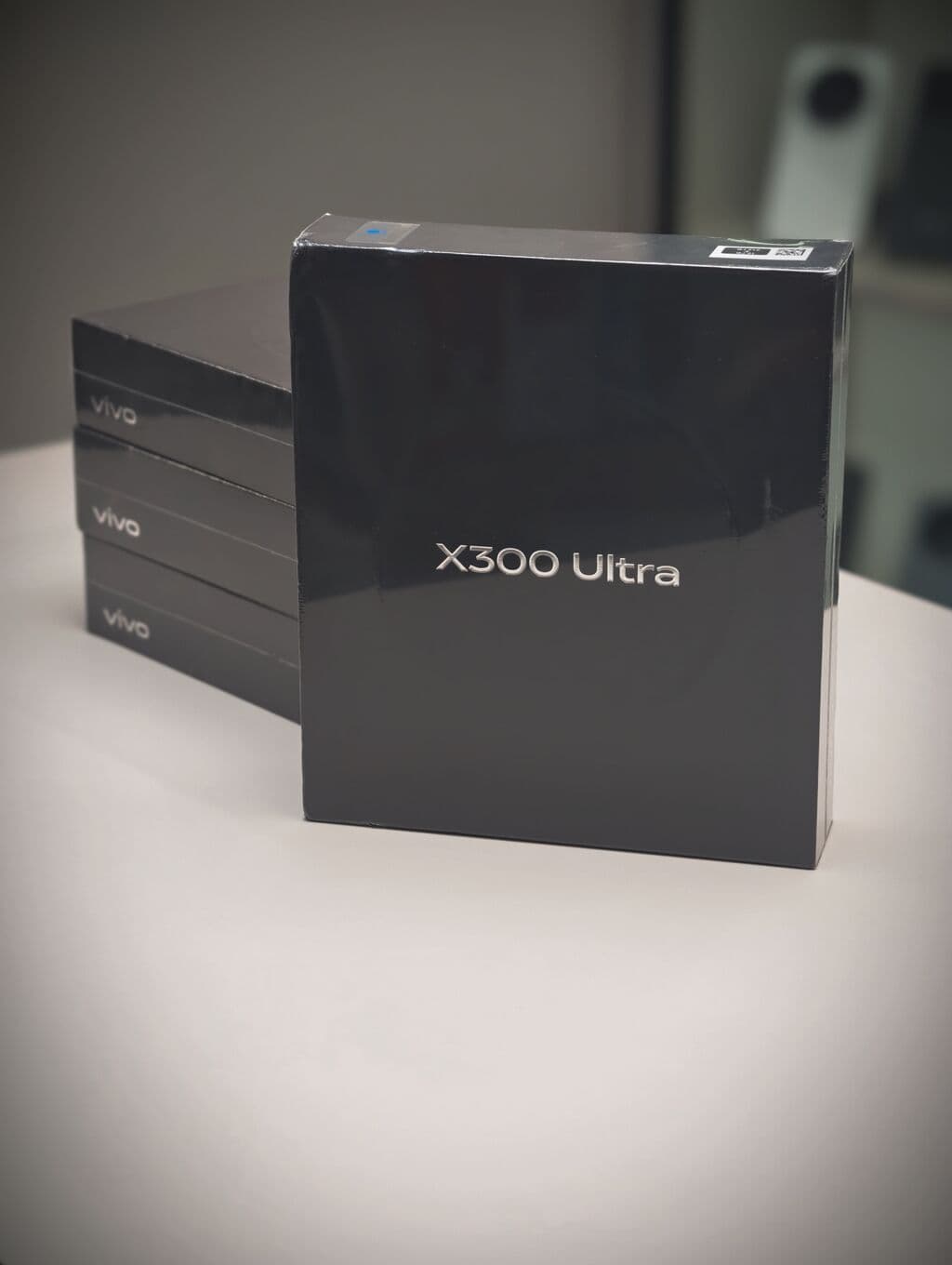 Vivo X300 Ultra, Новый, 512 ГБ, цвет - Черный, eSIM, 2 SIM 2 из 3