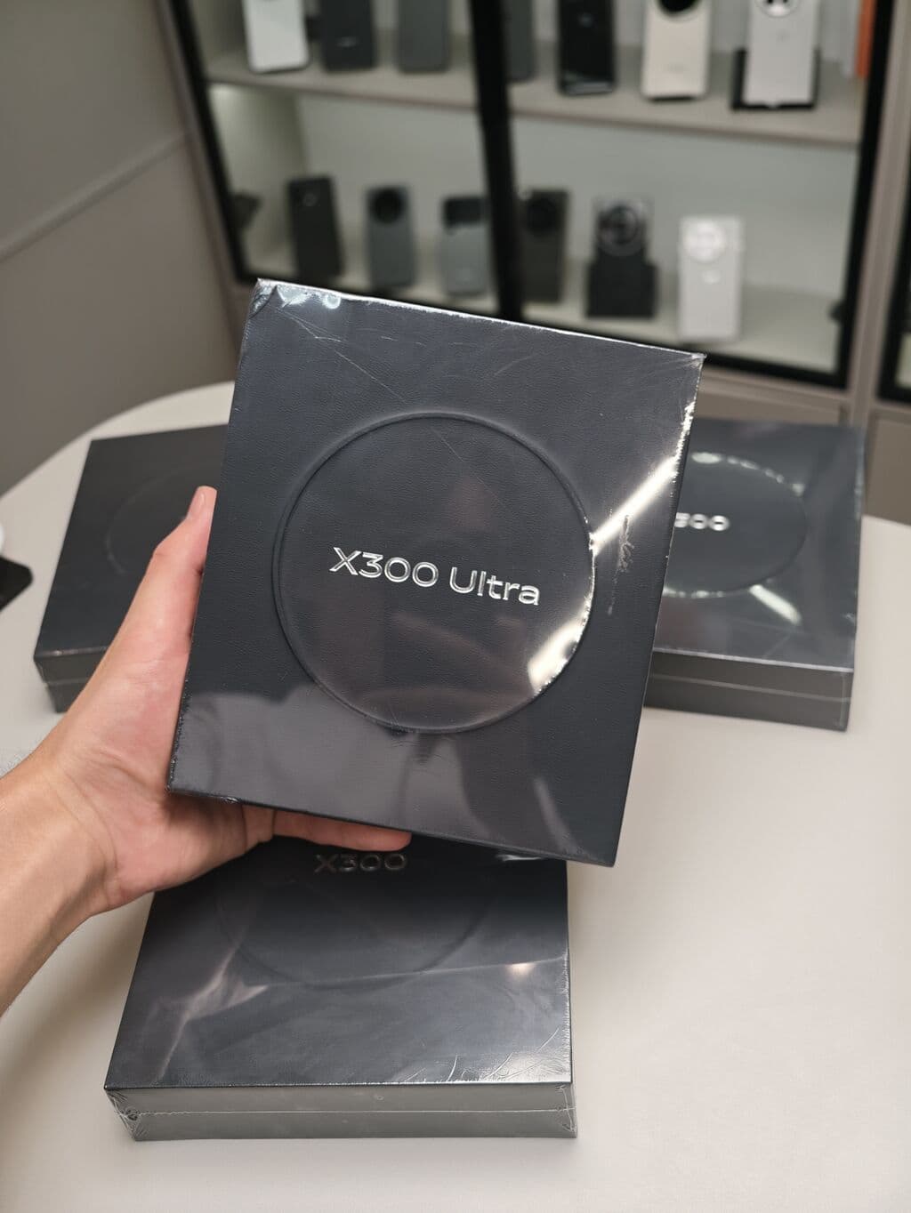 Vivo X300 Ultra, Новый, 512 ГБ, цвет - Черный, eSIM, 2 SIM 3 из 3