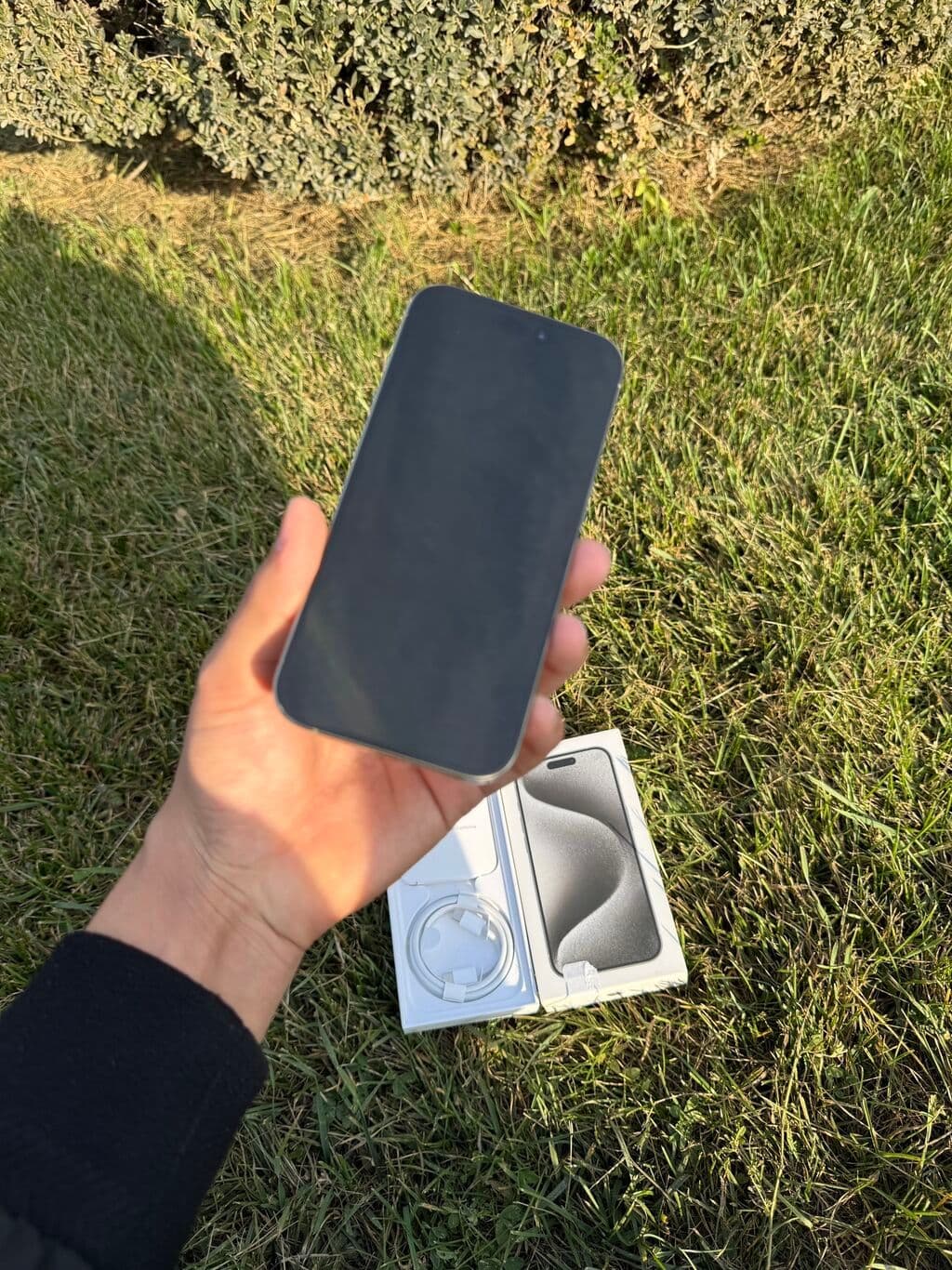 IPhone 15 Pro, Б/у, 256 ГБ, Natural Titanium, Зарядное устройство, Защитное стекло, Чехол, 87 % 2 из 8