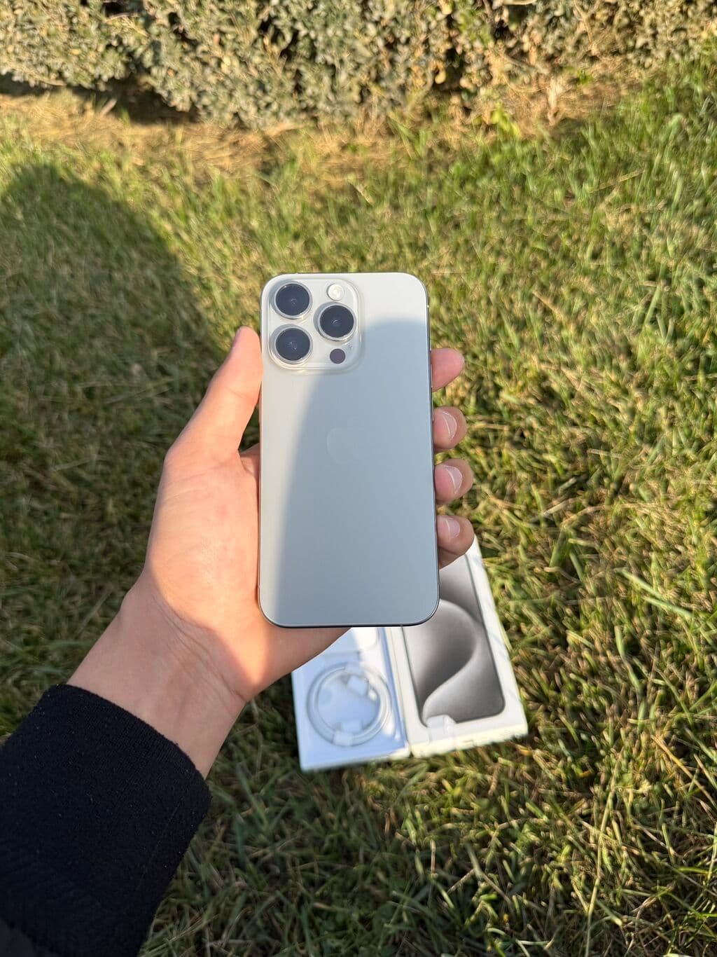 IPhone 15 Pro, Б/у, 256 ГБ, Natural Titanium, Зарядное устройство, Защитное стекло, Чехол, 87 % 3 из 8