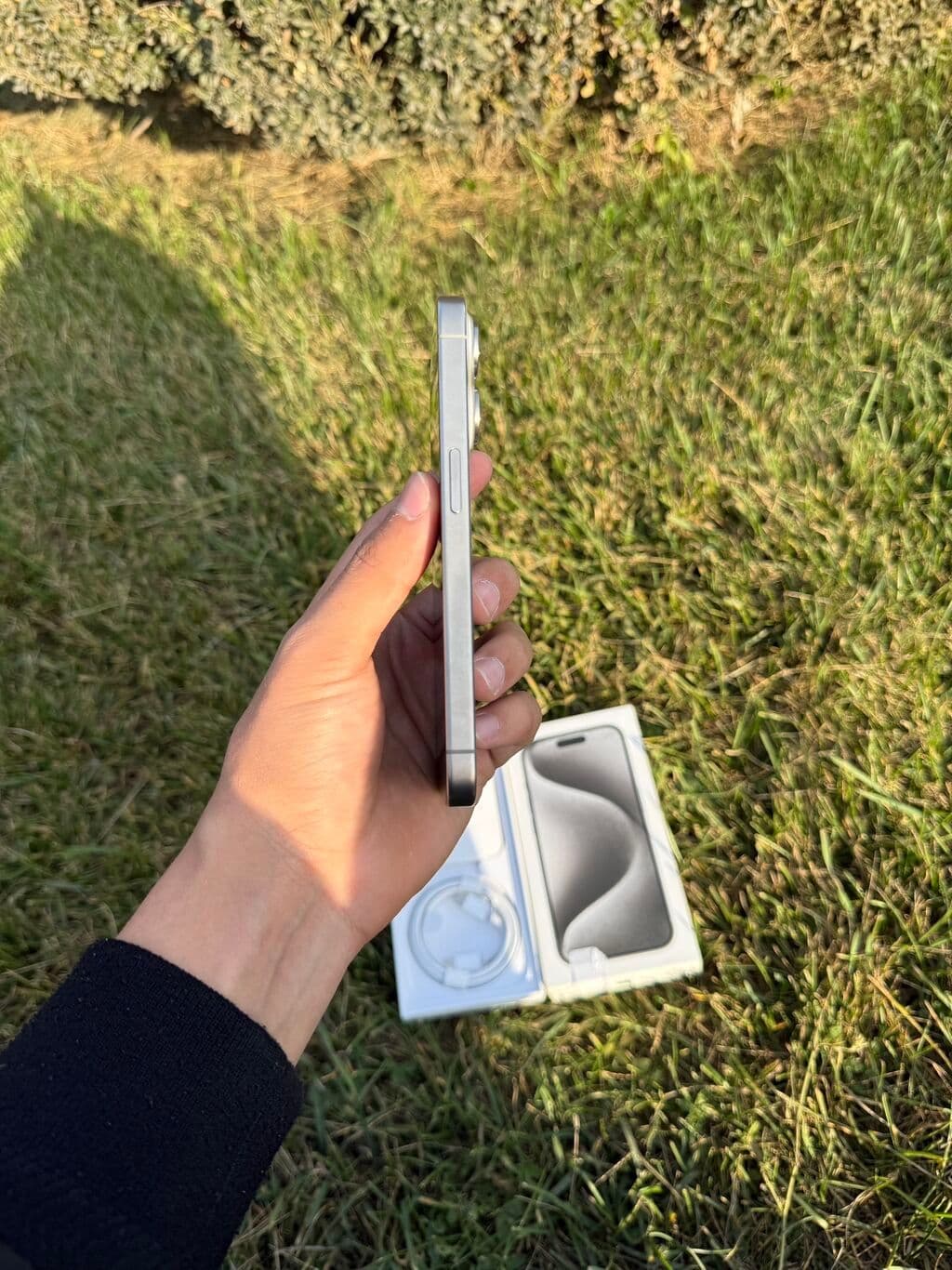 IPhone 15 Pro, Б/у, 256 ГБ, Natural Titanium, Зарядное устройство, Защитное стекло, Чехол, 87 % 4 из 8