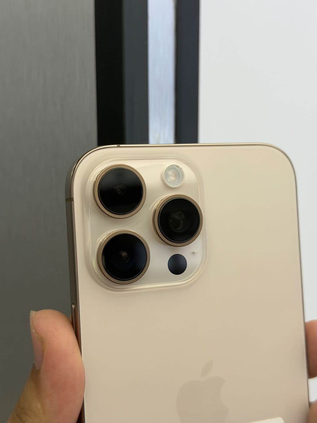 IPhone 16 Pro Max, Б/у, 256 ГБ, Desert Titanium, Защитное стекло, Чехол, В рассрочку, 97 % 2 из 5