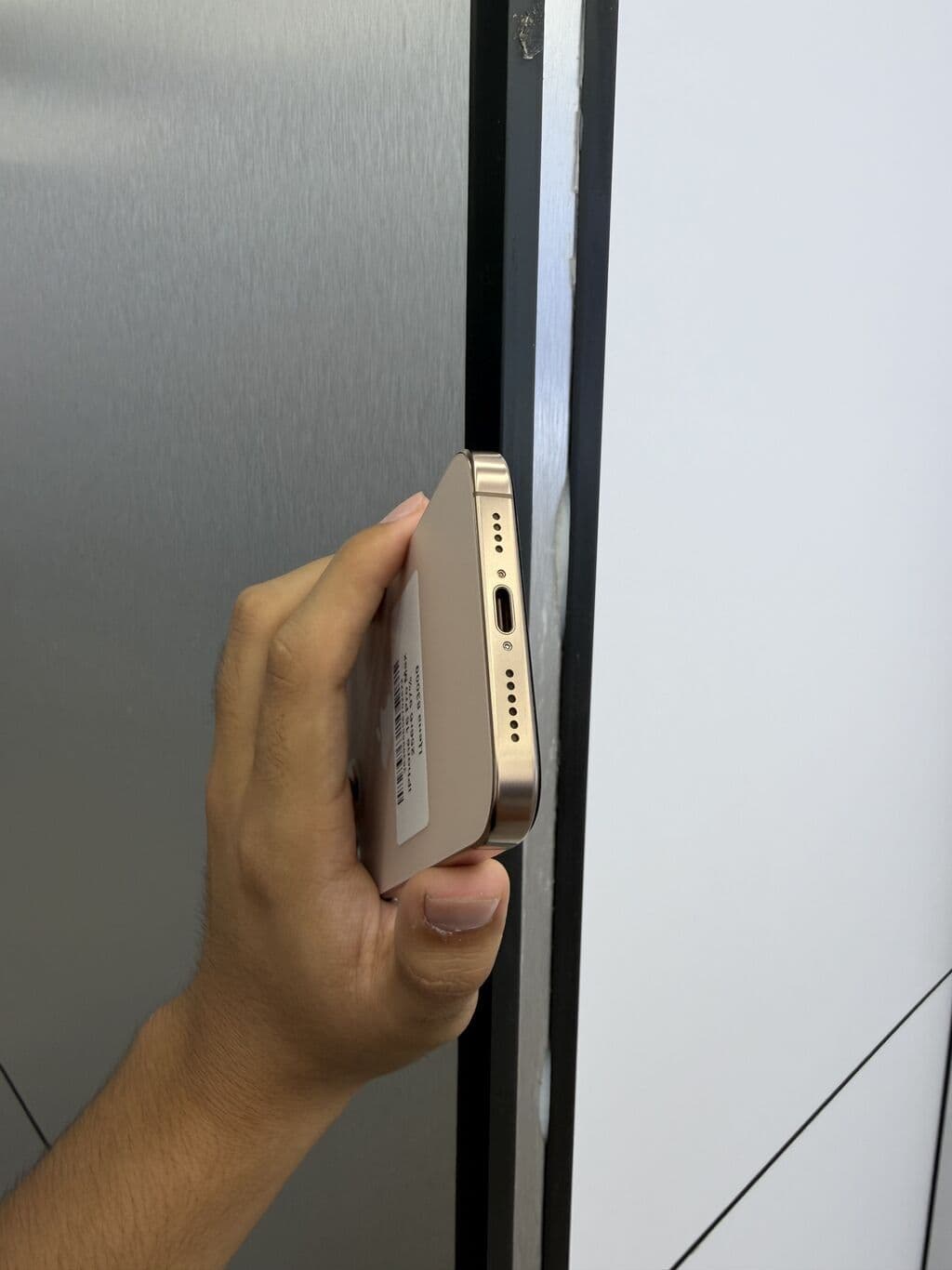 IPhone 16 Pro Max, Б/у, 256 ГБ, Desert Titanium, Защитное стекло, Чехол, В рассрочку, 97 % 3 из 5