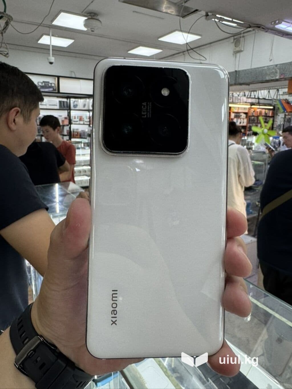 Xiaomi 14 Pro (белый) Ключевые характеристики: - Дисплей с
