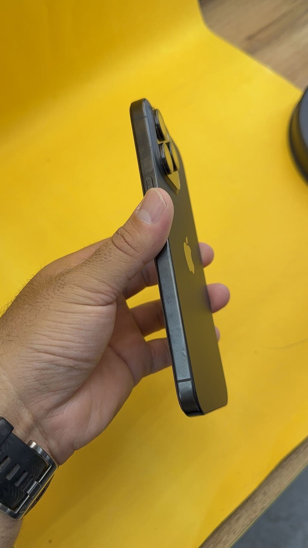 IPhone 15 Pro Max, Б/у, 256 ГБ, 100 % 2 из 13